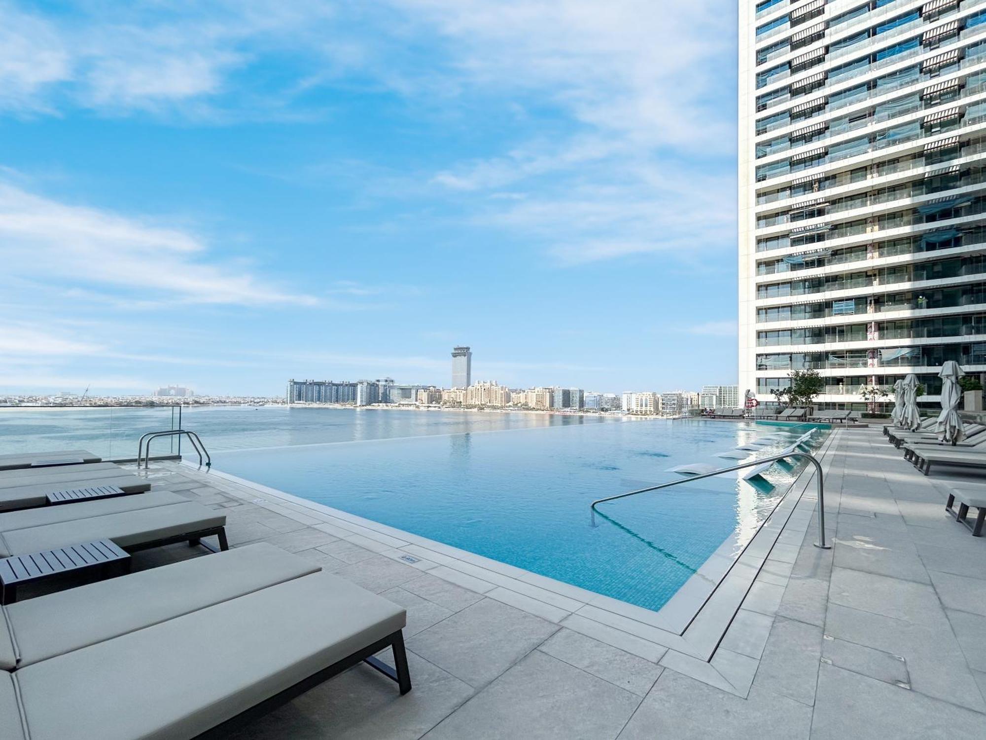 Apartment Serene Sea View With Private